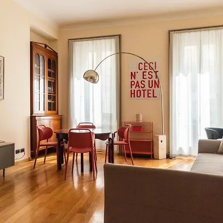 Youhosty - Charm Via Torino Apartament